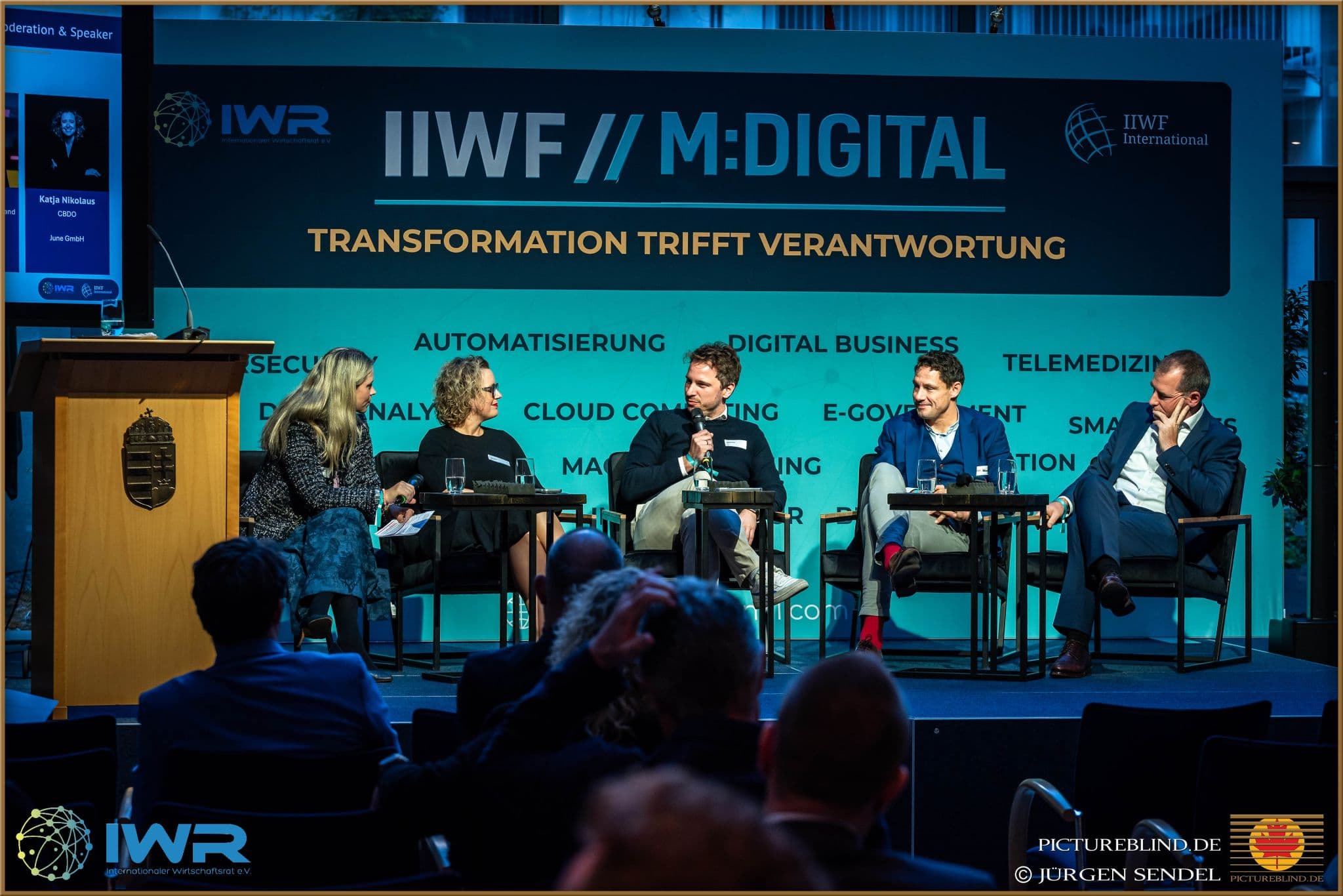Podiumsdiskussion vor dem Motto „Transformation trifft Verantwortung“.